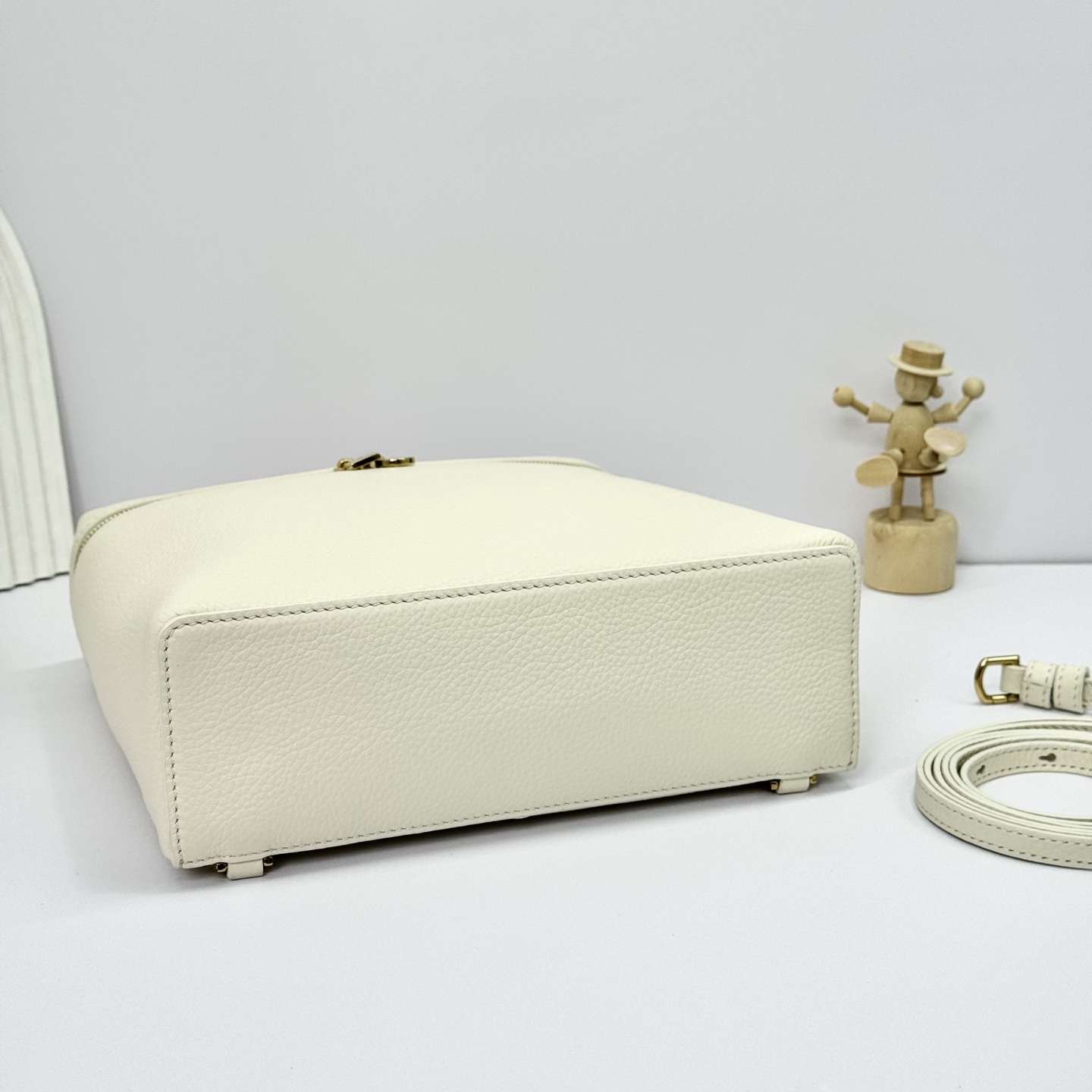 Extra pocket leather crossbody bag Loro Piana bag white.