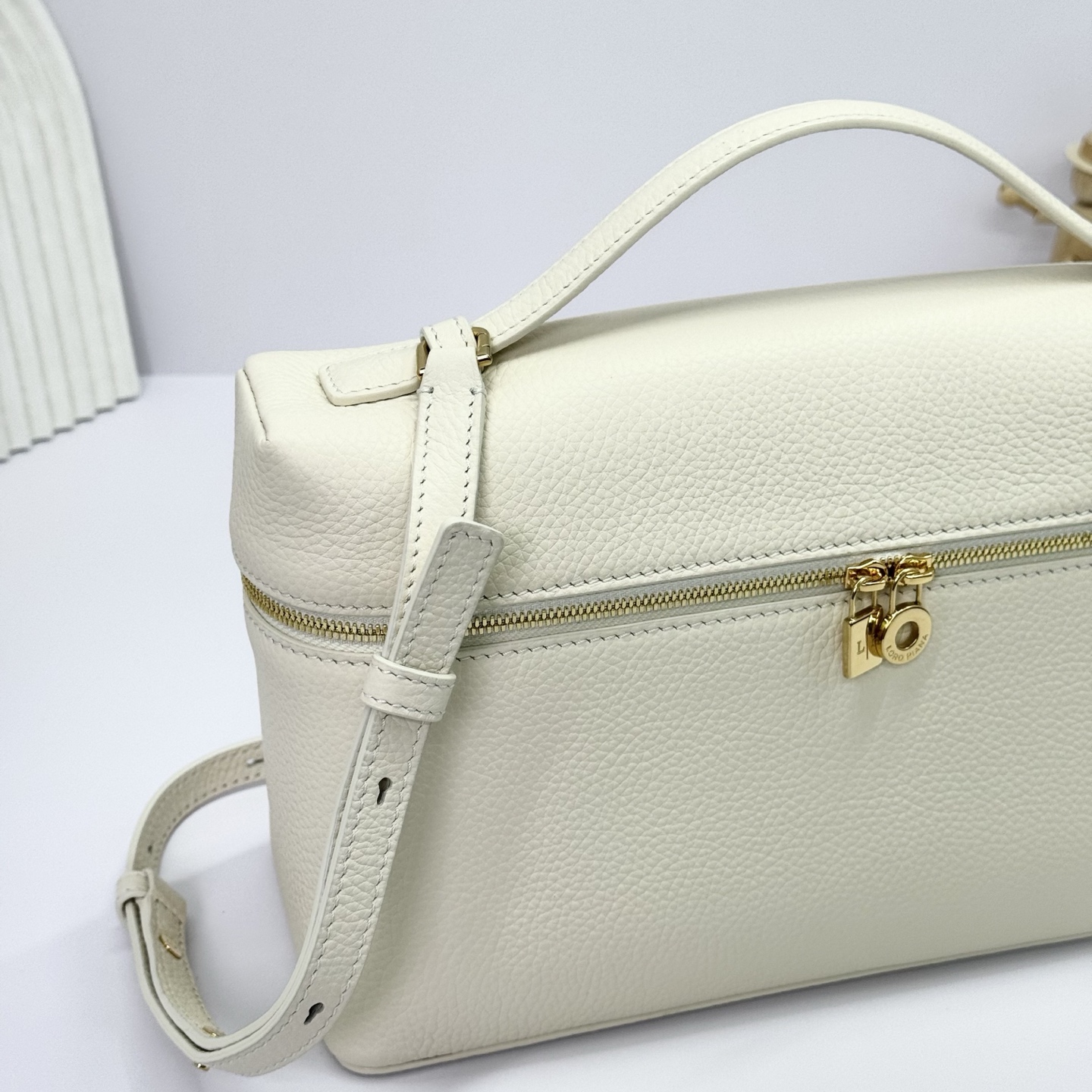 Loro Piana Extra Pocket L27 Grained Calfksin Whisper White/Sun