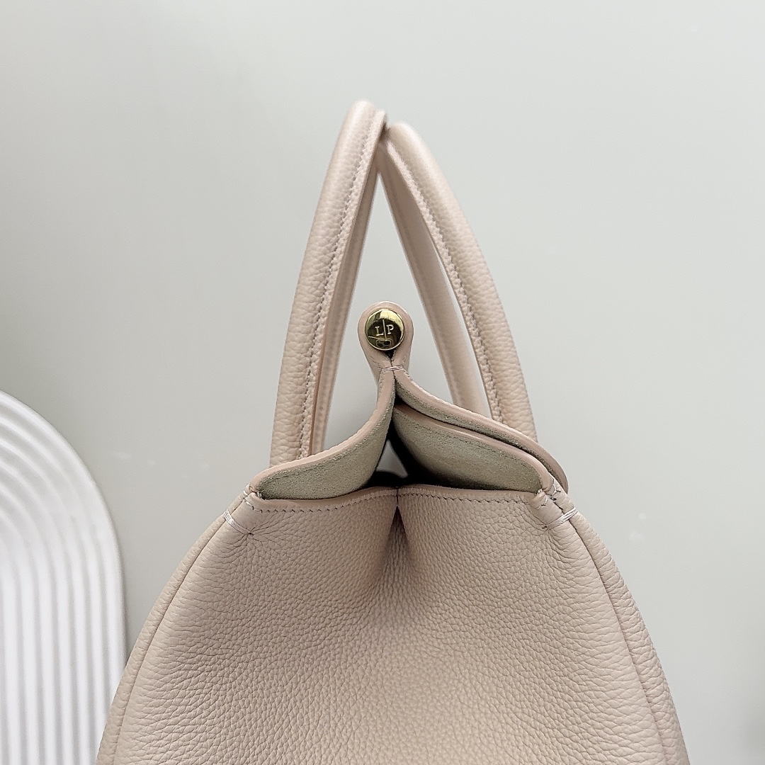 Loro Piana Loom bag L32 Grained Calfskin Sunday Morning/Sun Gold | Lor
