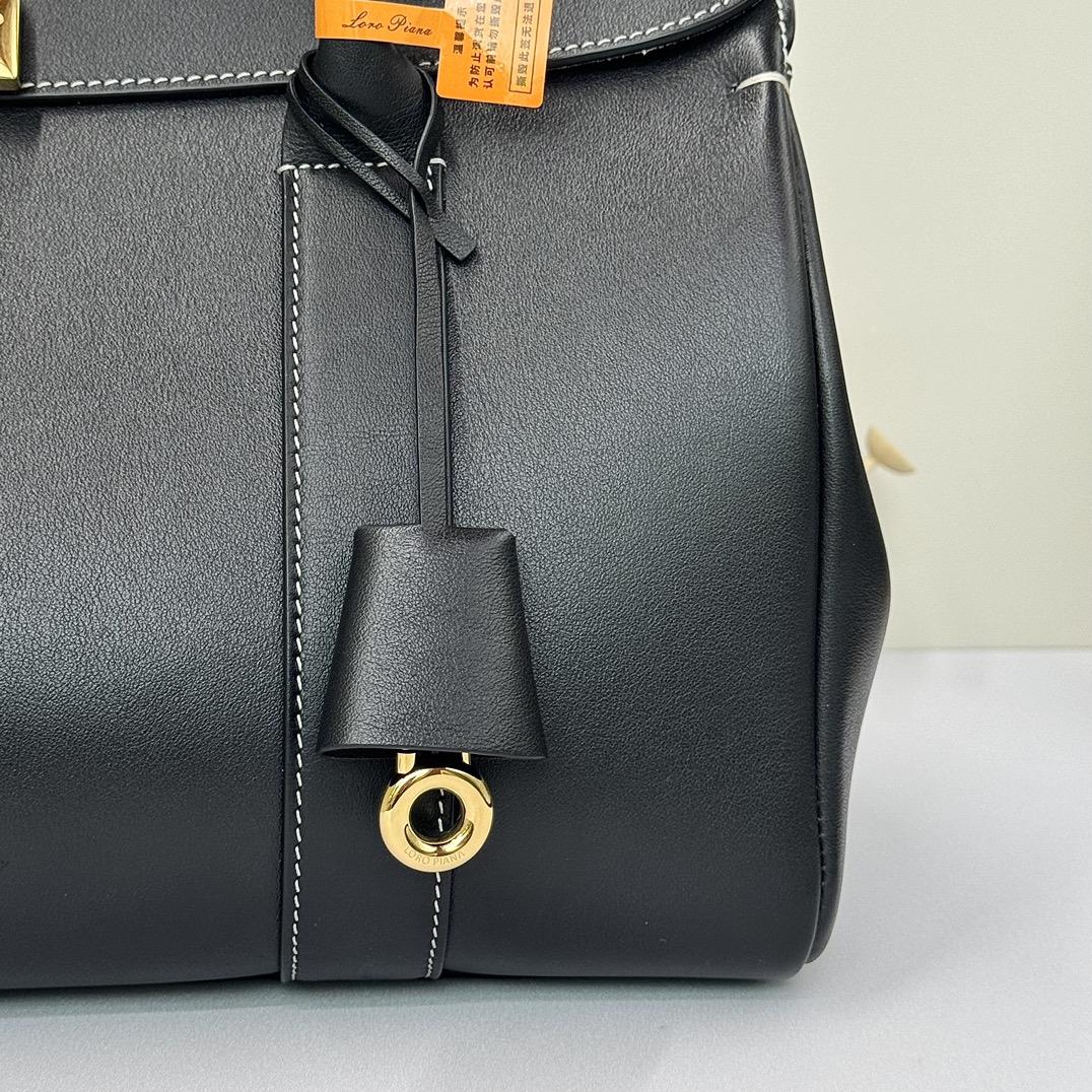 Loro Piana Loom bag L32 Smooth Calfskin Black | Loro Piana CY