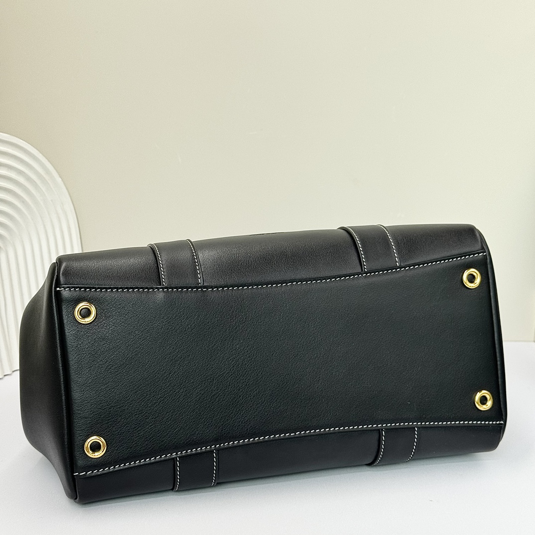 Loro Piana Loom bag L32 Smooth Calfskin Black | Loro Piana CY