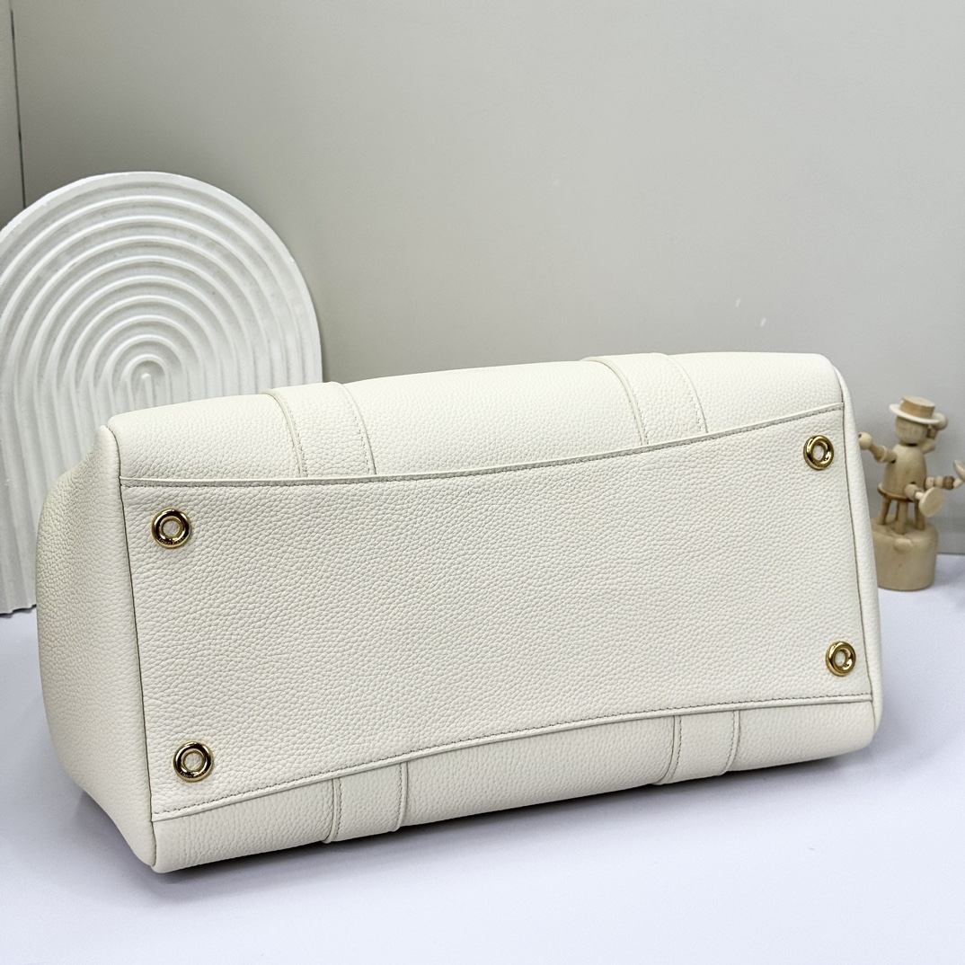Loro Piana Loom bag L32 Grained Calfskin Whisper White | Loro Piana FR