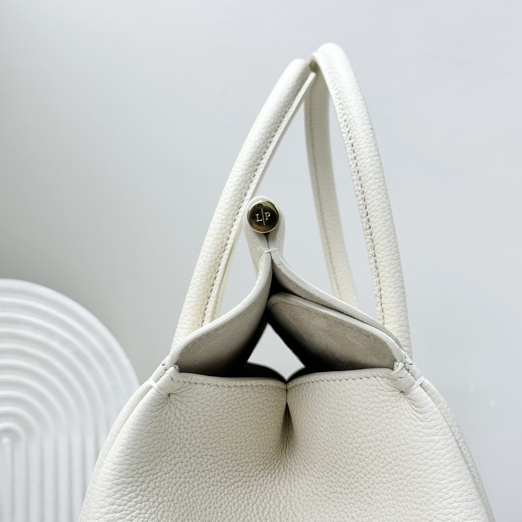 Loro Piana Loom bag L32 Grained Calfskin Whisper White | Loro Piana FR