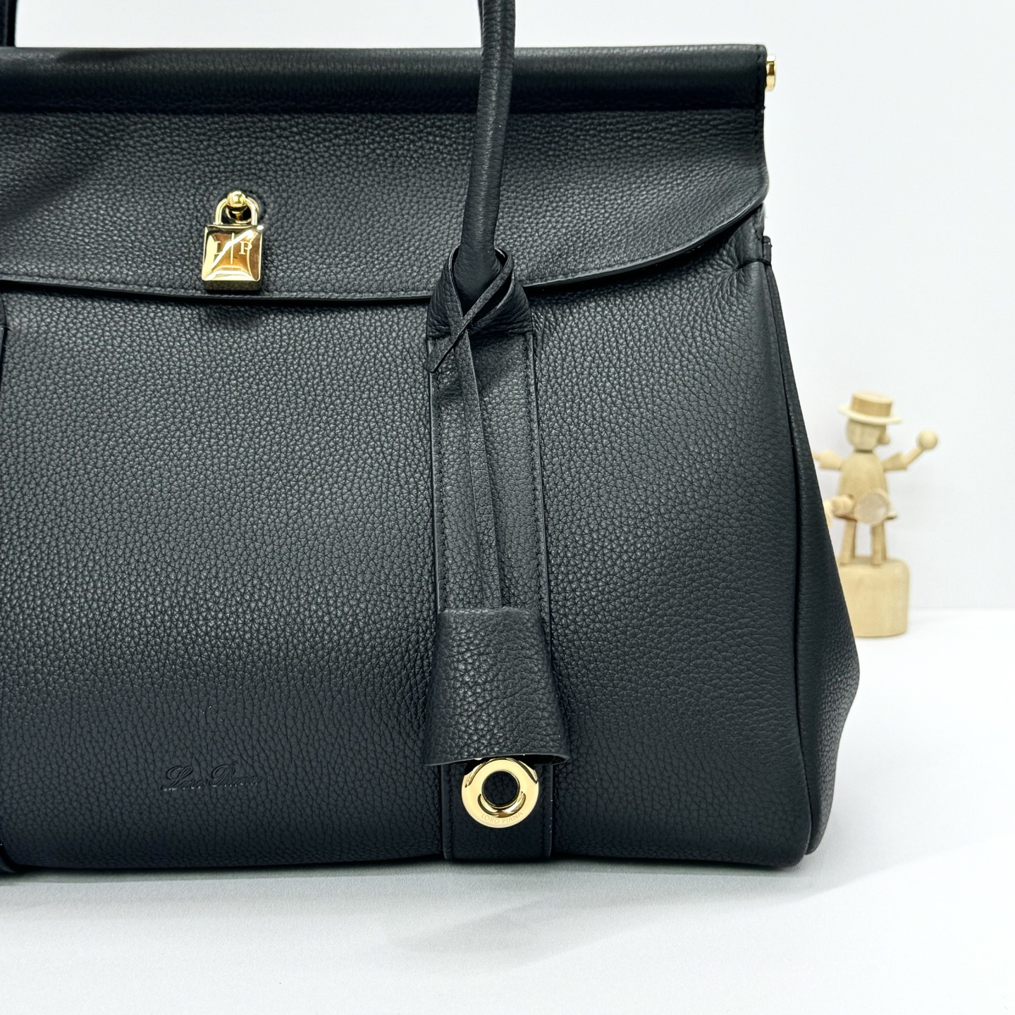 Loro Piana Loom bag L32 Grained Calfskin Black/Sun Gold | Loro Piana CC