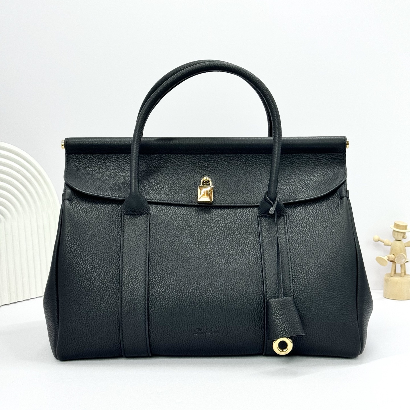 Loro Piana Loom bag L32 Grained Calfskin Black/Sun Gold | Loro Piana CC