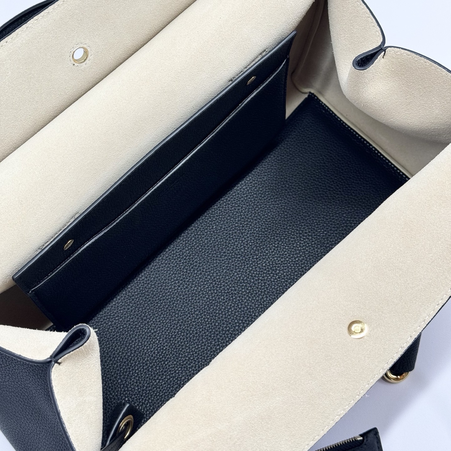 Loro Piana Loom bag L32 Grained Calfskin Black/Sun Gold | Loro Piana CC