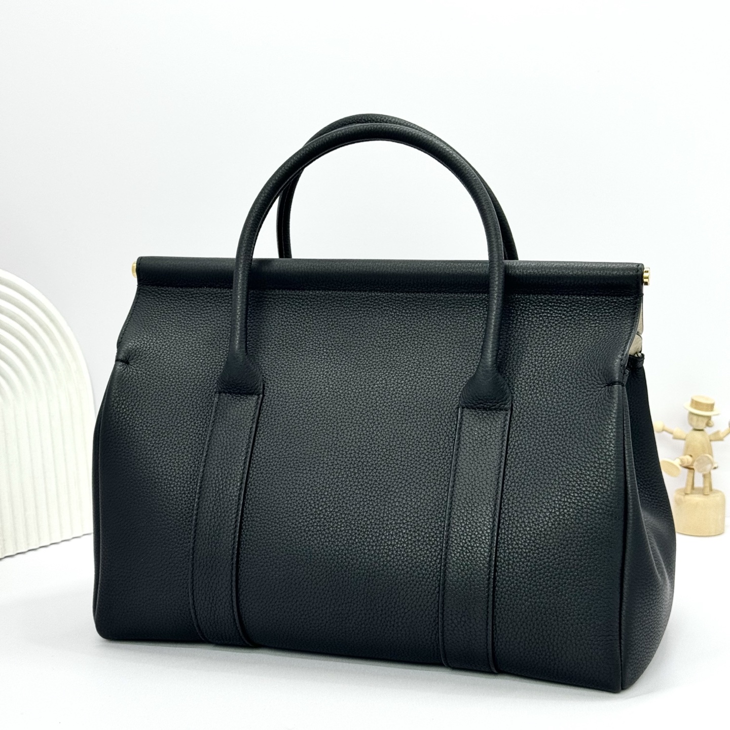 Loro Piana Loom bag L32 Grained Calfskin Black/Sun Gold | Loro Piana CC