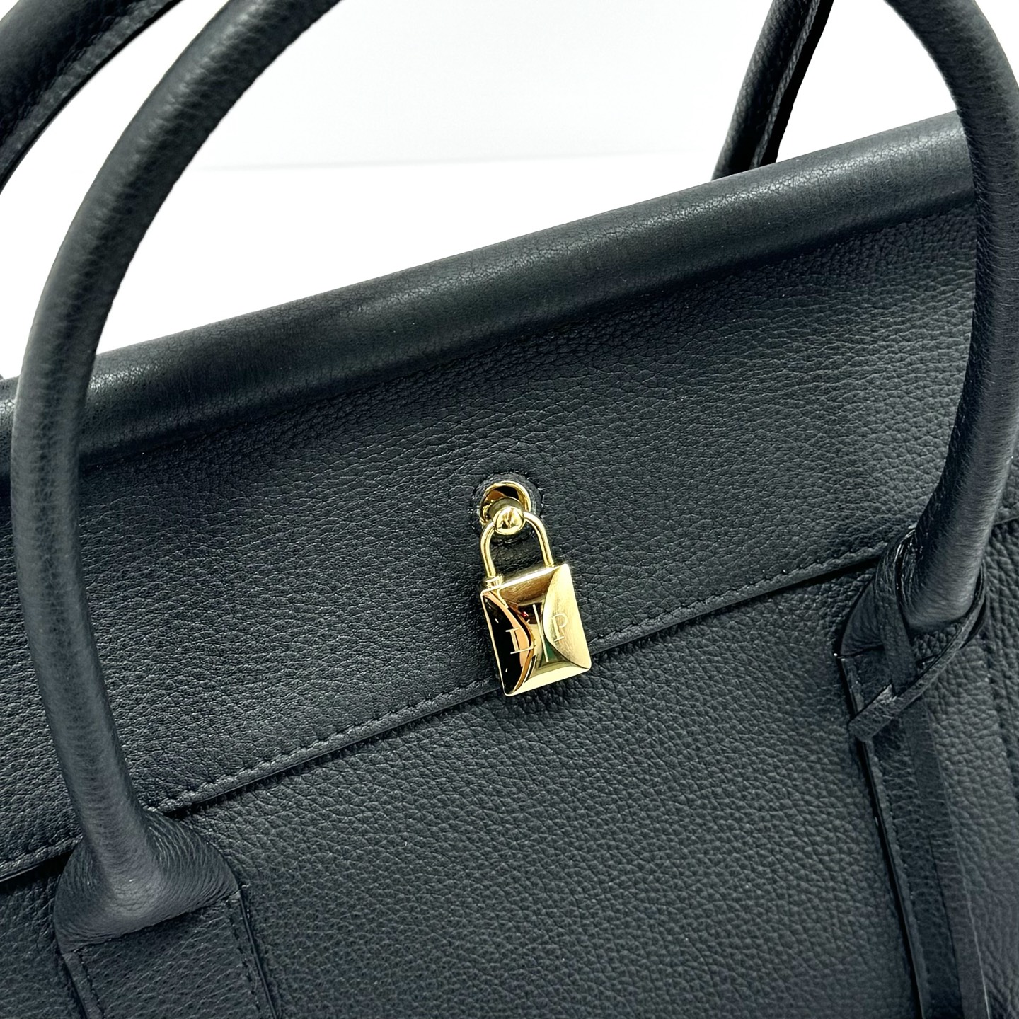 Loro Piana Loom bag L32 Grained Calfskin Black/Sun Gold | Loro Piana CC