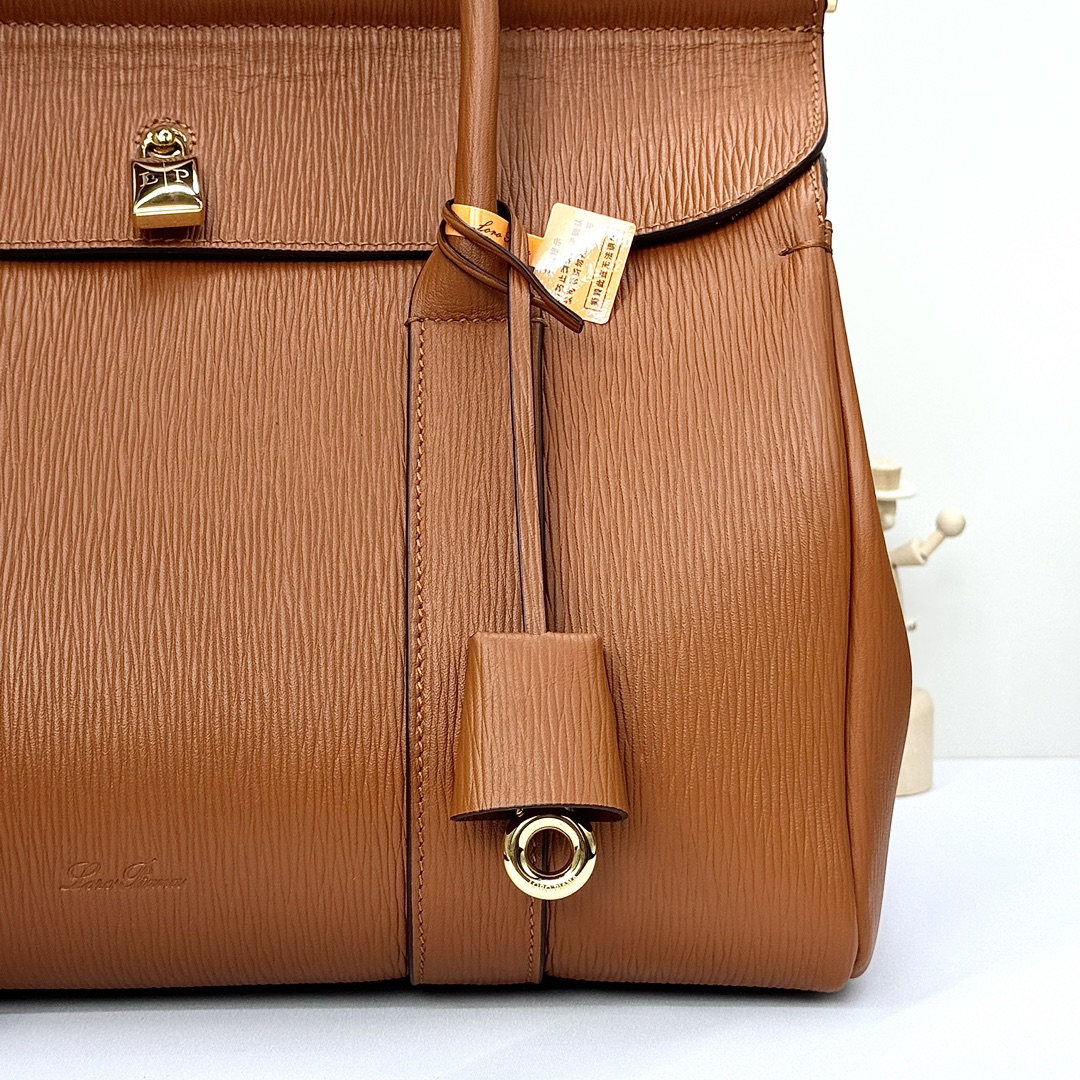 Loro Piana Loom bag L32 Calfskin Warm Tan/Sun Gold | Loro Piana G