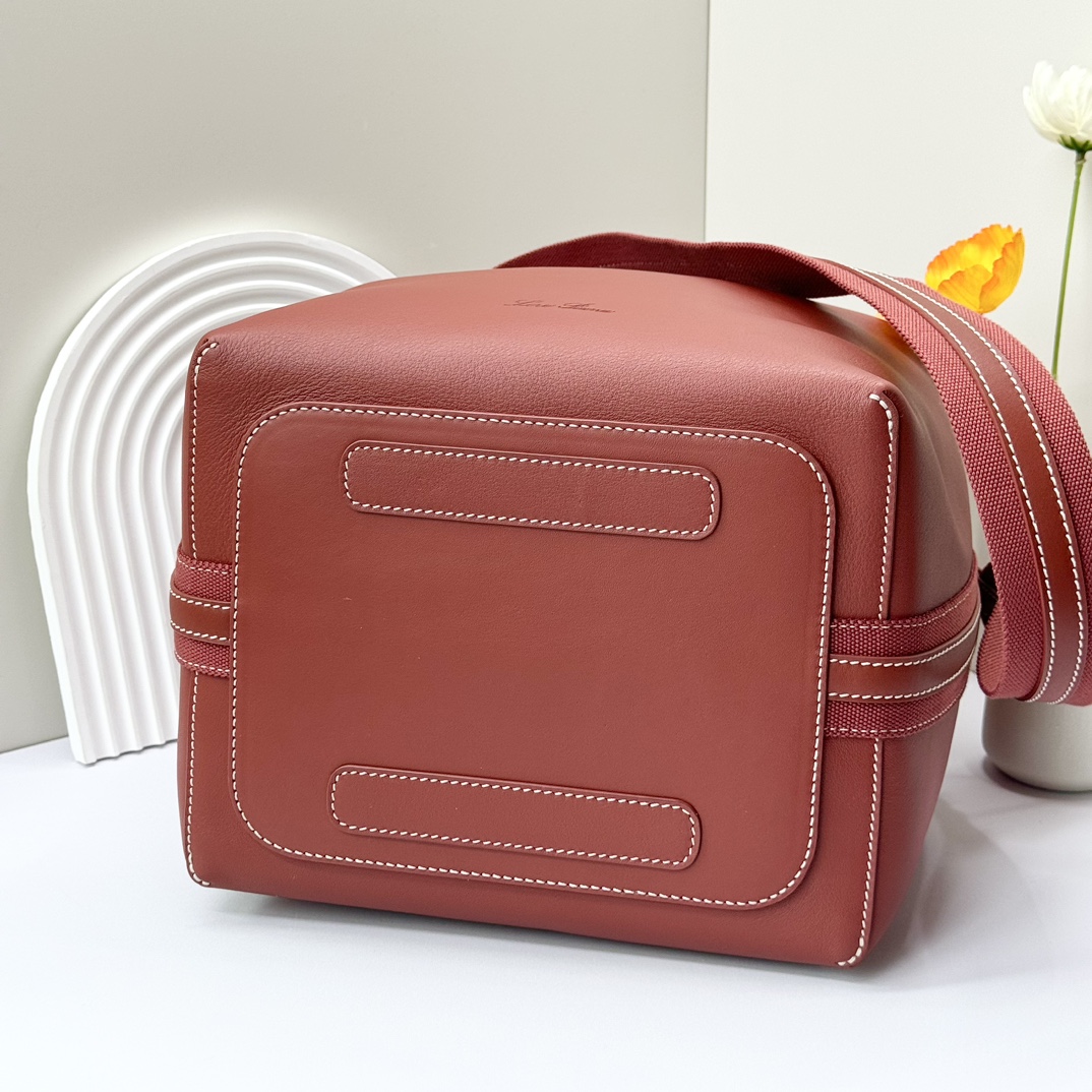 Loro Piana Large Bale bag Smooth Calfskin Deep Kummel red | Loro Piana