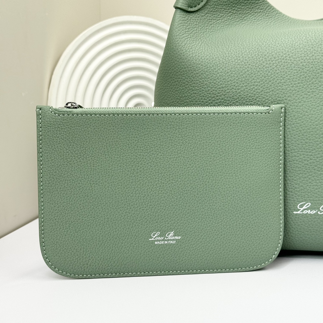 Loro Piana Large Bale bag Grained Calfskin Sage Brush Leaves green | Loro Piana