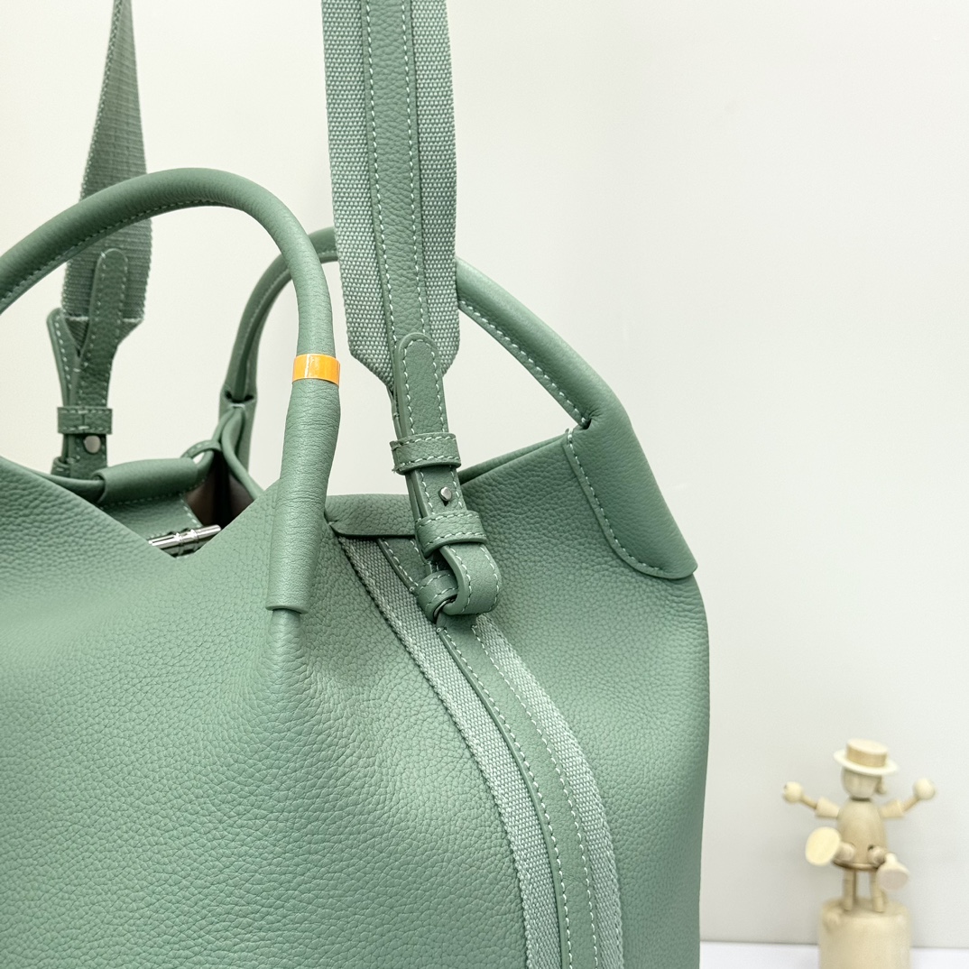 Loro Piana Large Bale bag Grained Calfskin Sage Brush Leaves green | Loro Piana