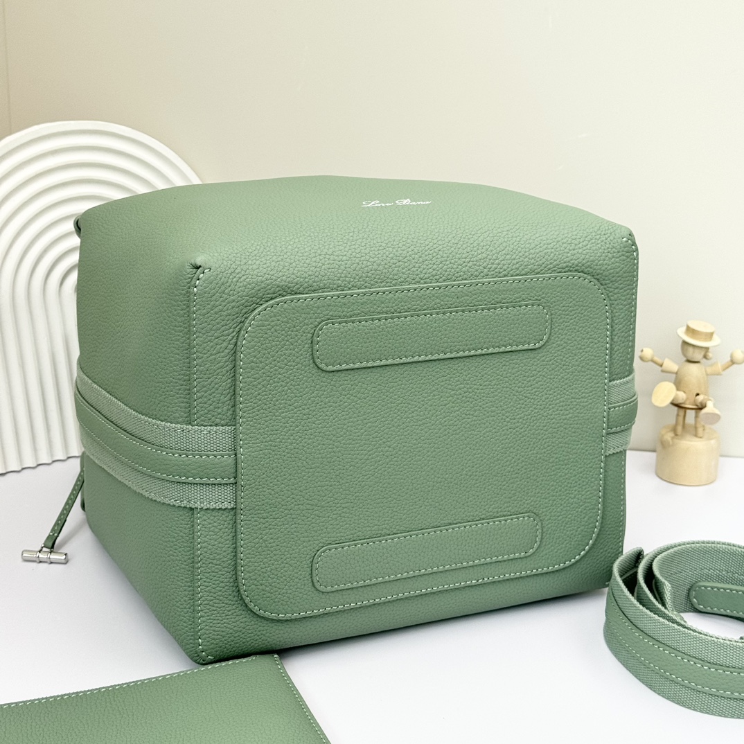 Loro Piana Large Bale bag Grained Calfskin Sage Brush Leaves green | Loro Piana