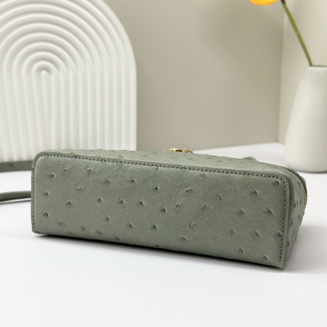 Loro Piano Extra Pocket L19 Ostrich Leather green