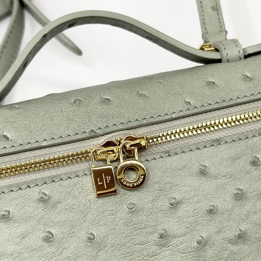 Loro Piano Extra Pocket L19 Ostrich Leather green