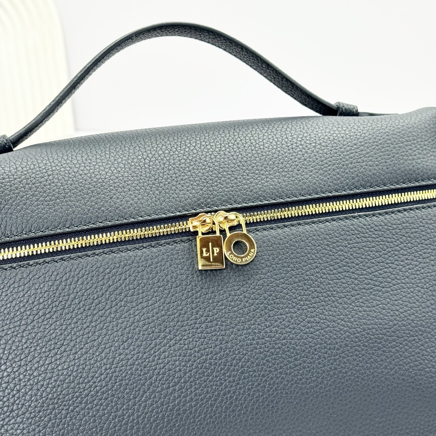 Loro Piana  neo pouch leather crossbody bag - 8000 black