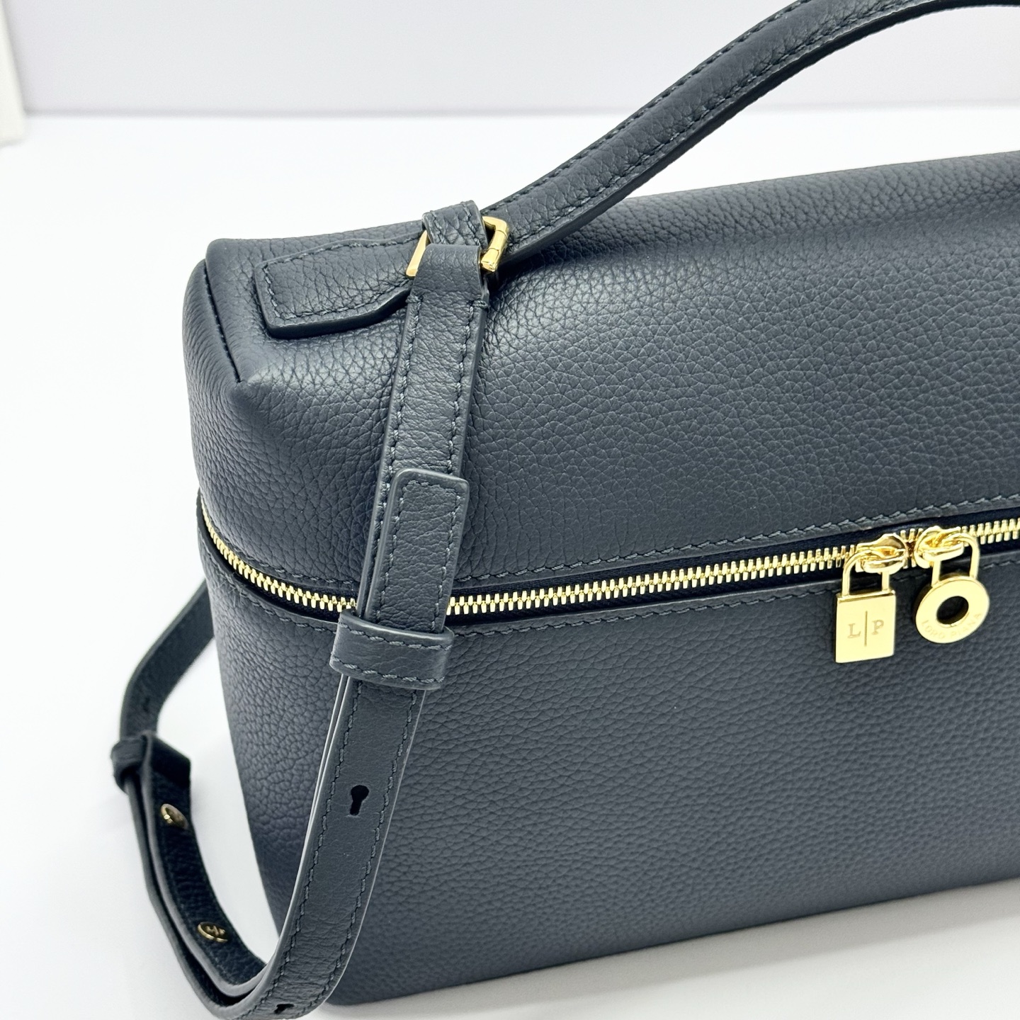 Loro Piana  neo pouch leather crossbody bag - 8000 black
