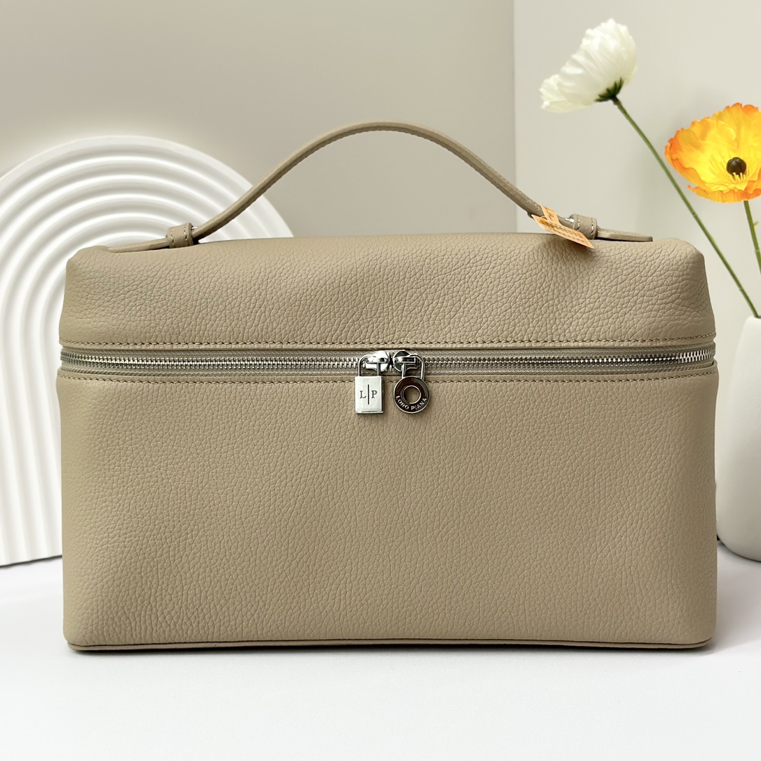Loro Piana Leather crossbody bag Loro Piana Brown in Leather –