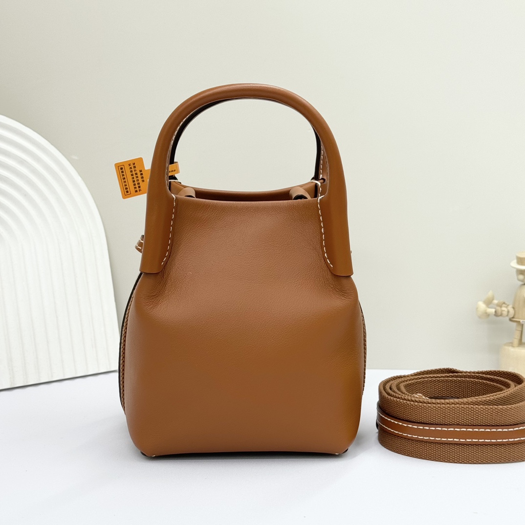 Loro Piana Micro Bale bag Smooth Calfskin Warm Tan | Loro Piana