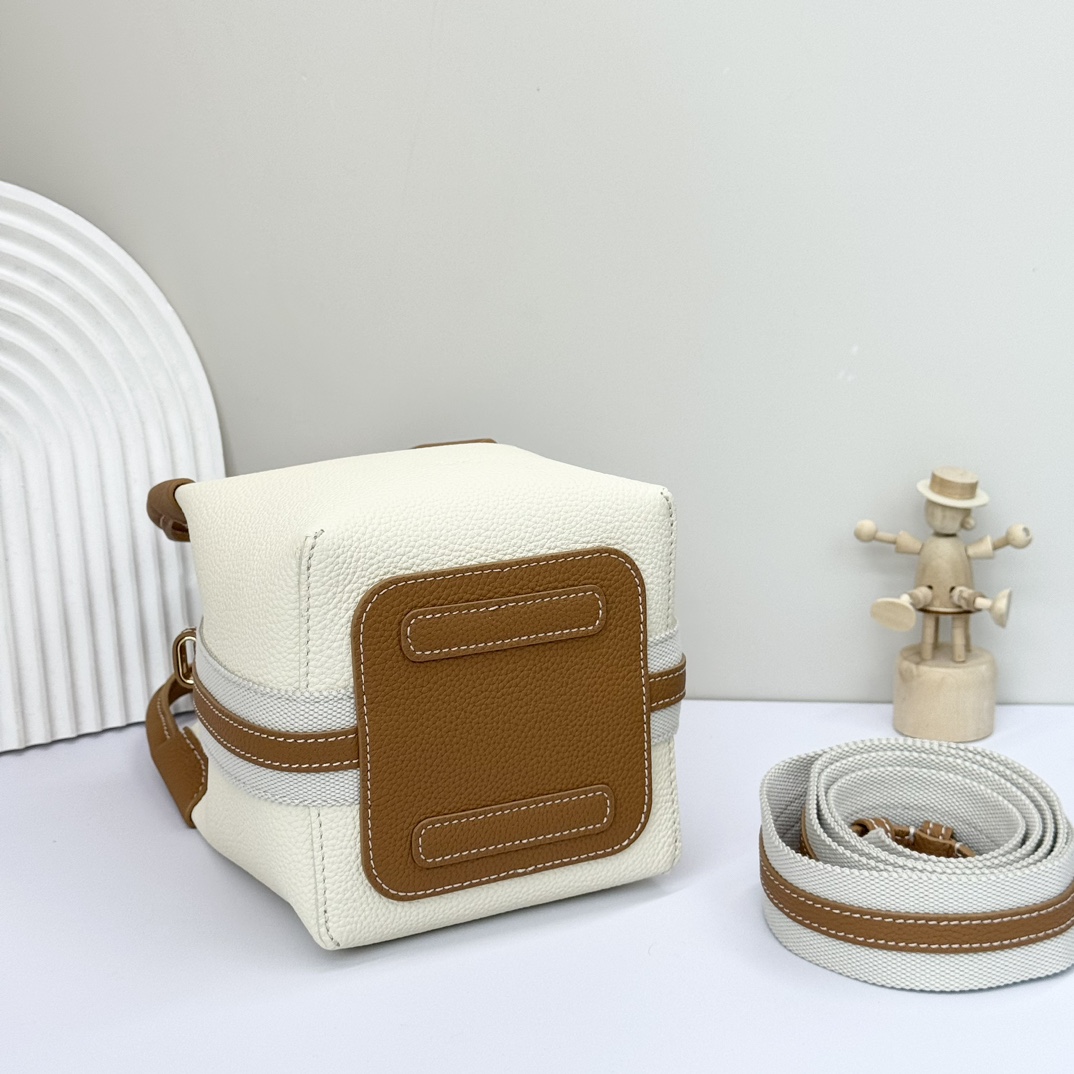 Loro Piana Small Bale bag Calfskin Whisper White/Wheat Bran/Sun Gold |
