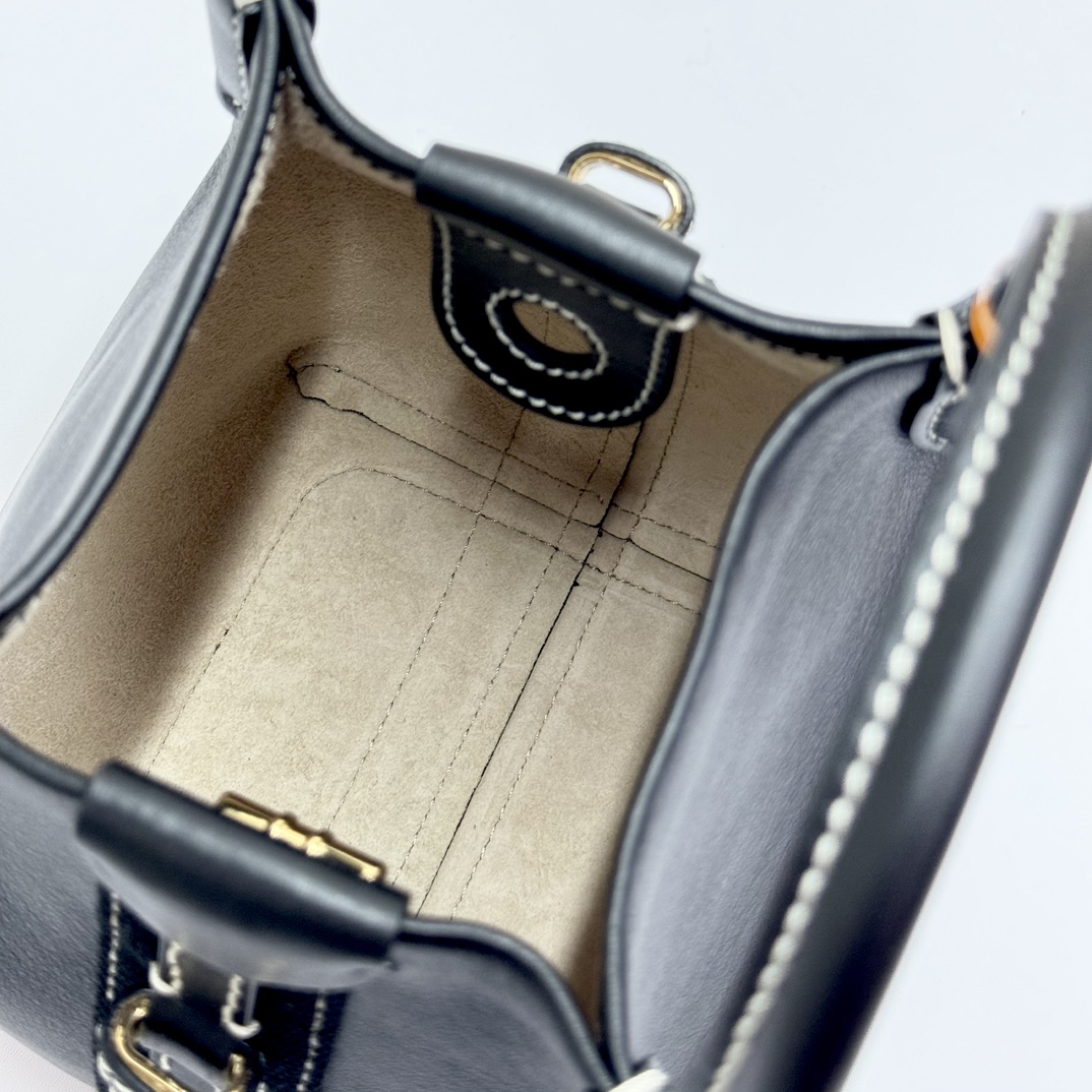 Loro Piana Bale Small leather bucket bag in black - Loro Piana |