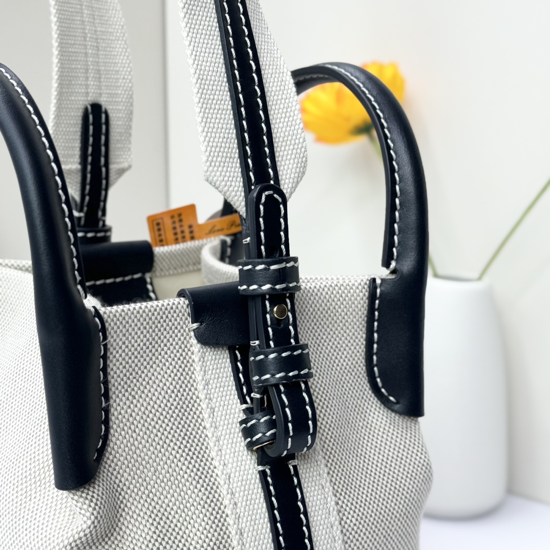 Loro Piana Micro Bale bag Cashmere White/Dark Chocolate Licorice