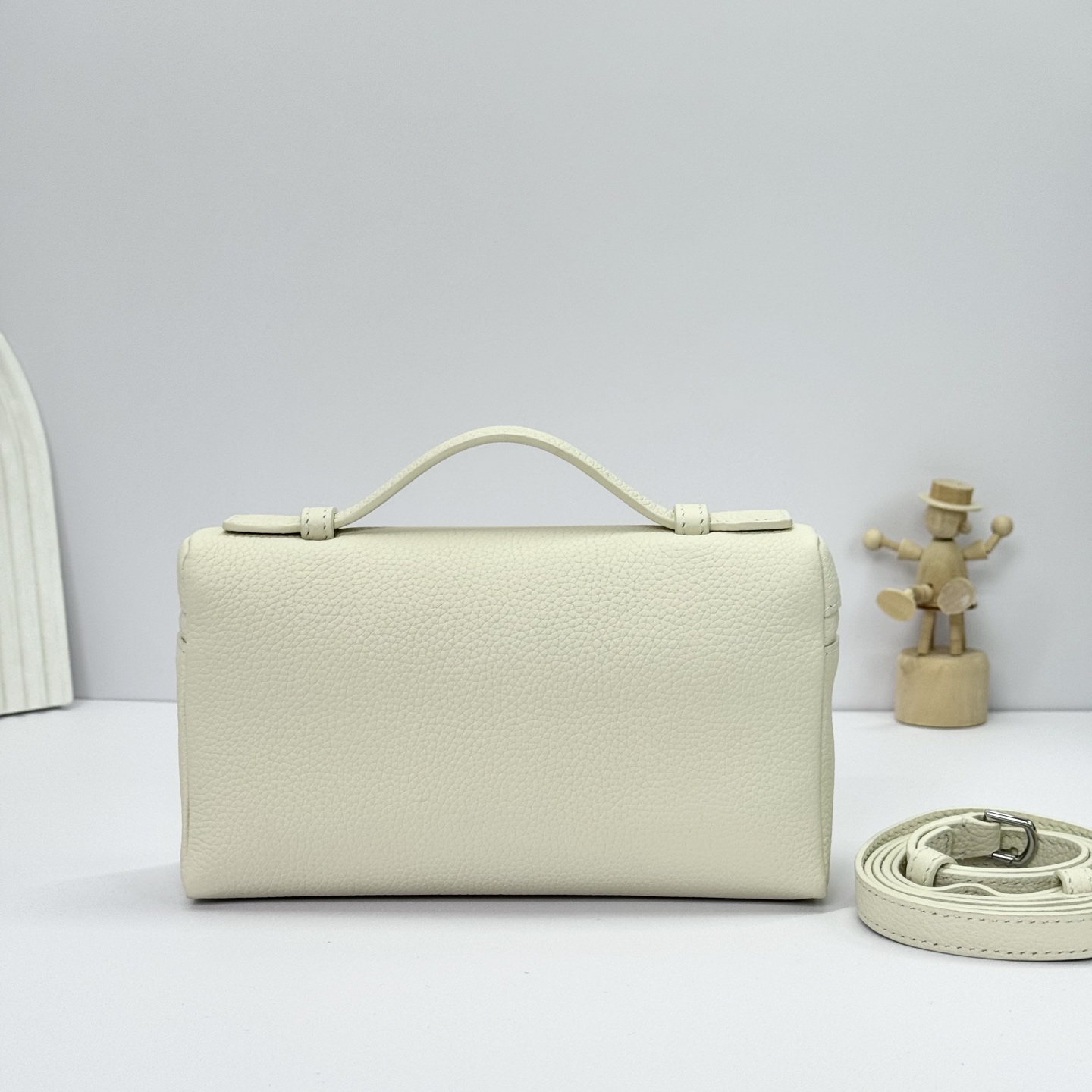 Loro Piana Leather handbag Loro Piana White in Leather - 38293789