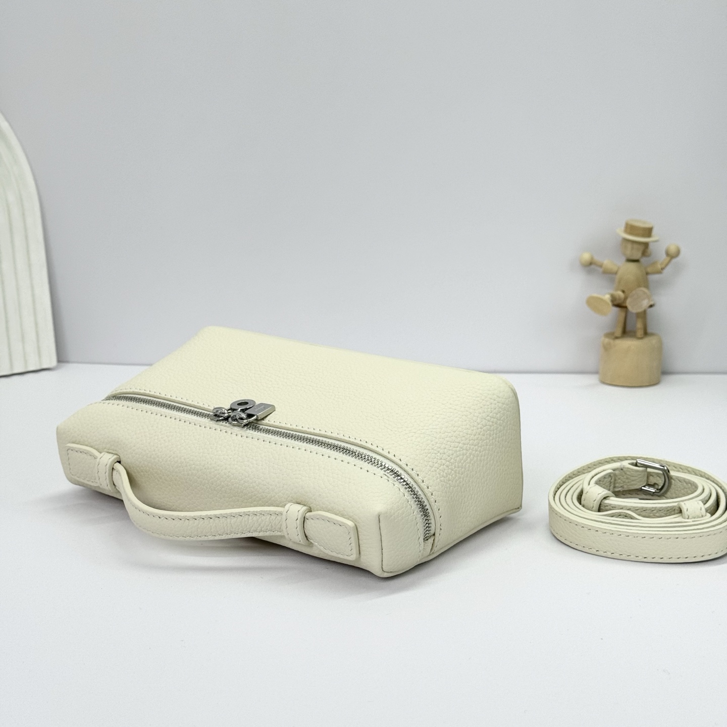 Loro Piana Leather handbag Loro Piana White in Leather - 38293789