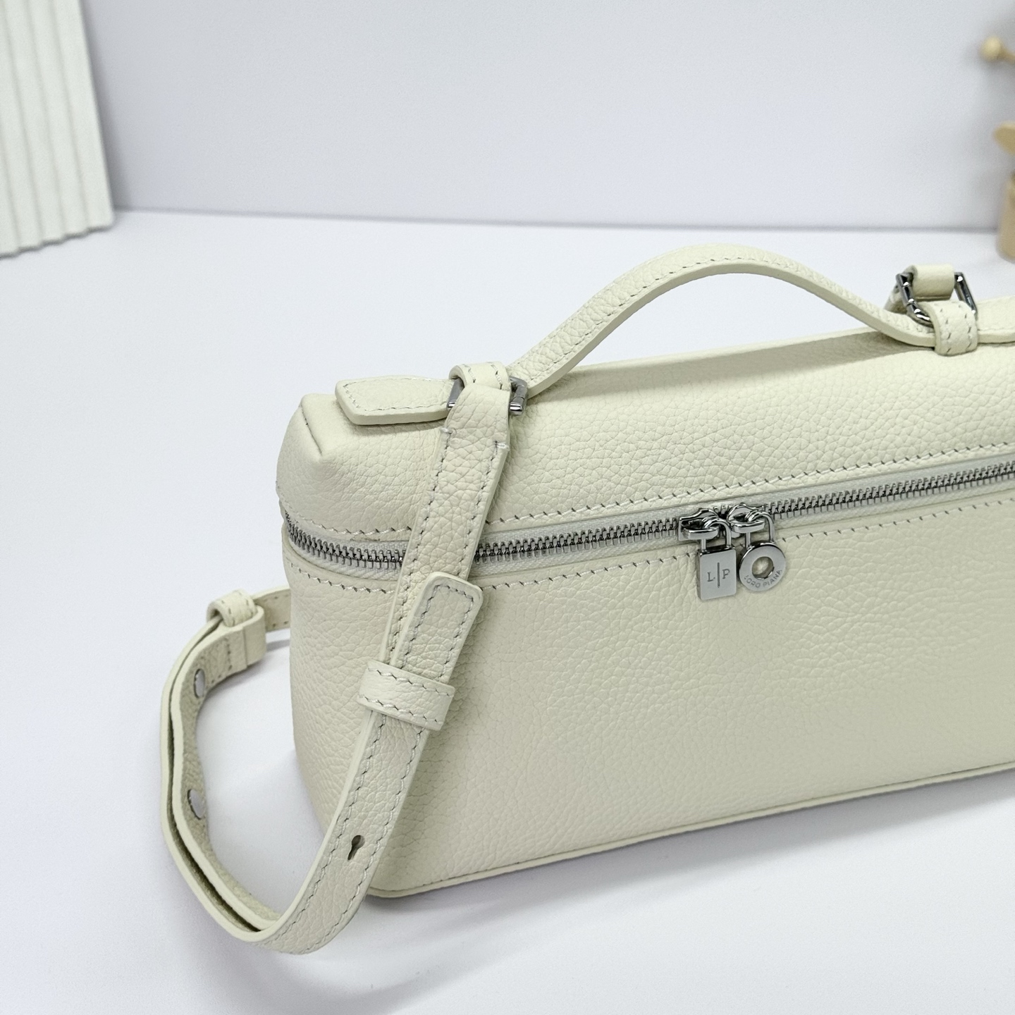 Loro Piana Leather handbag Loro Piana White in Leather - 38293789