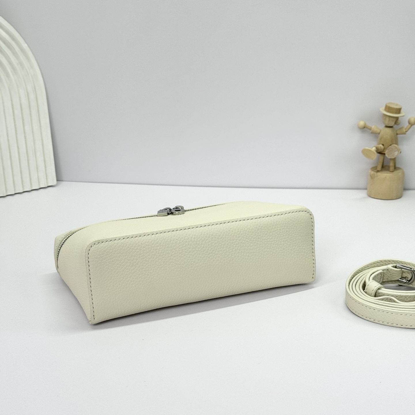 Loro Piana Leather handbag Loro Piana White in Leather - 38293789