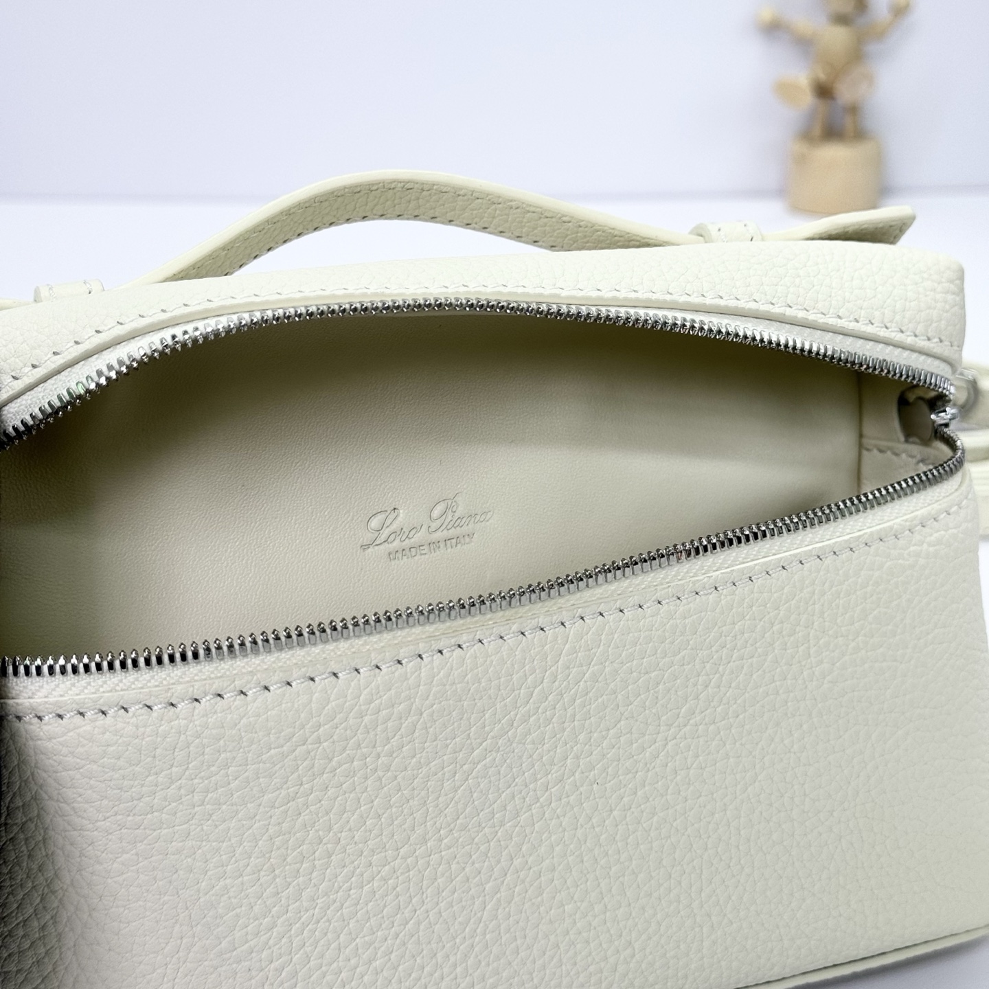 Loro Piana Leather handbag Loro Piana White in Leather - 38293789