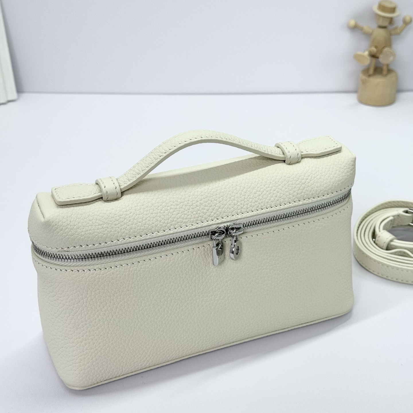Loro Piana Leather handbag Loro Piana White in Leather - 38293789