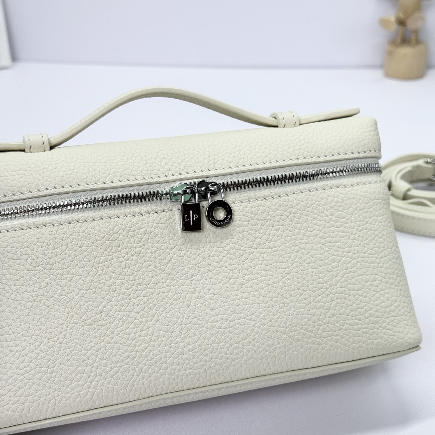Loro Piana Leather handbag Loro Piana White in Leather - 38293789