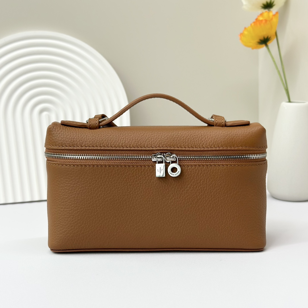 Loro Piana Extra pocket leather handbag Loro Piana Brown in Leather –
