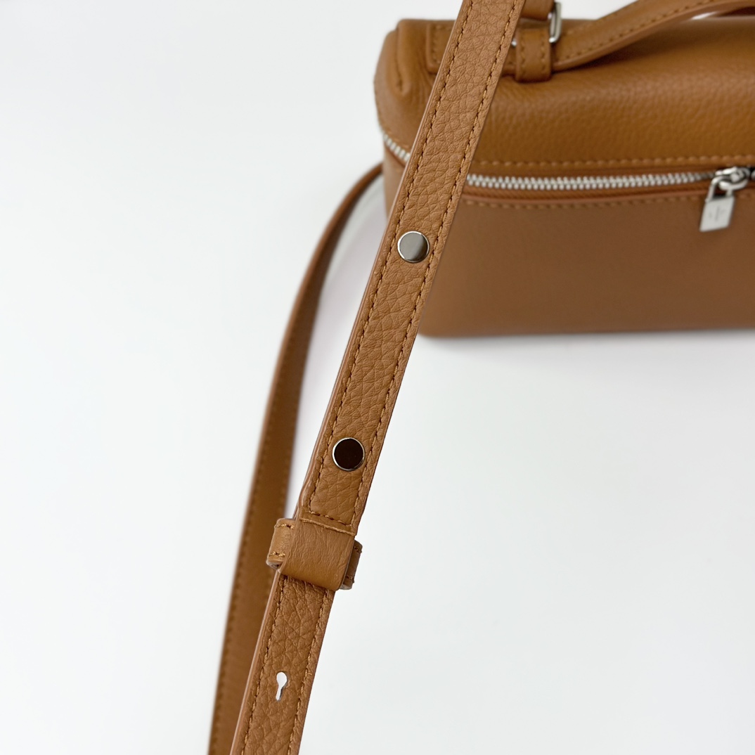 Loro Piana Extra pocket leather handbag Loro Piana Brown in Leather -