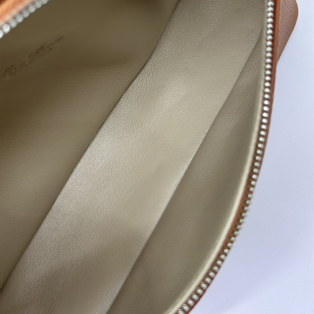 Loro Piana Extra pocket leather handbag Loro Piana Brown in Leather -