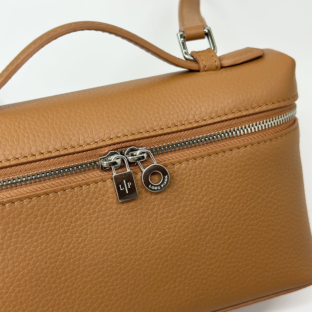Loro Piana Extra pocket leather handbag Loro Piana Brown in Leather -