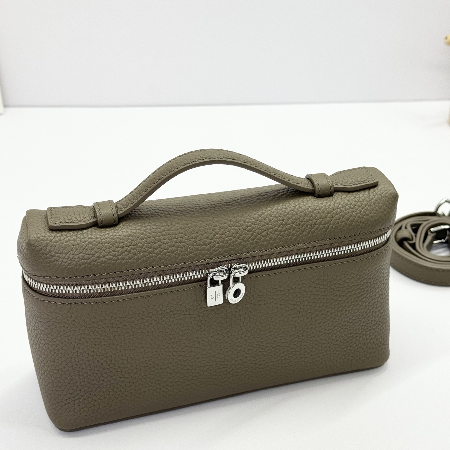 Extra pocket leather bag Loro Piana green in Leather