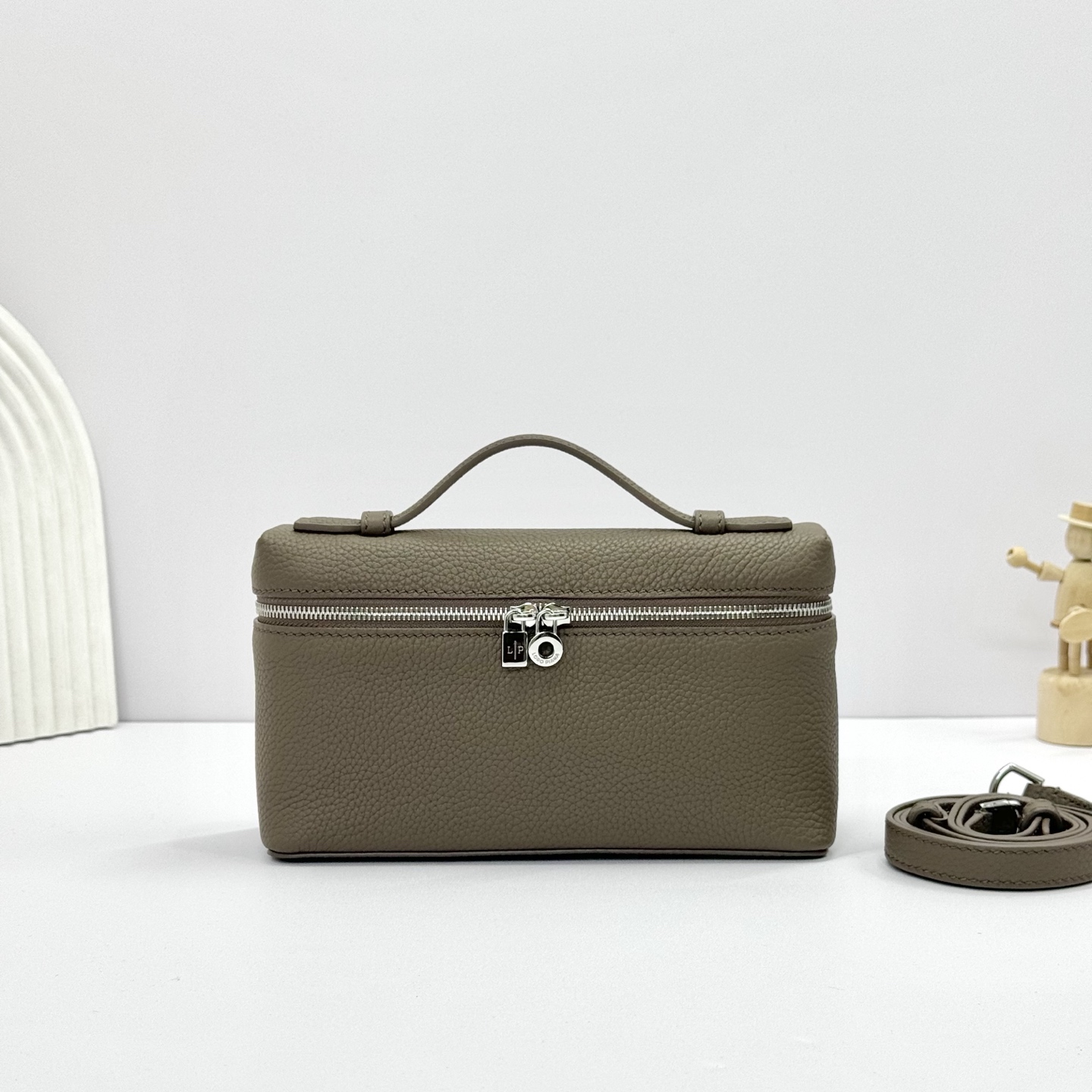 Extra pocket leather bag Loro Piana green in Leather