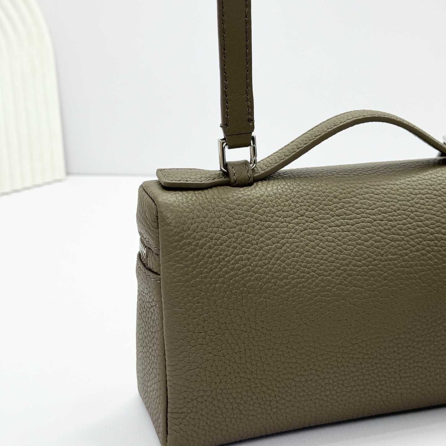 Extra pocket leather bag Loro Piana green in Leather