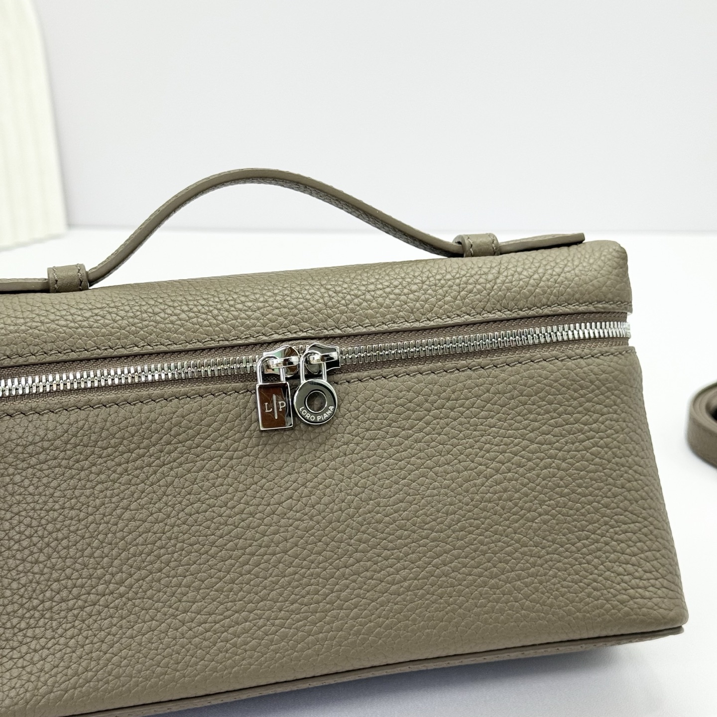Extra pocket leather bag Loro Piana green in Leather