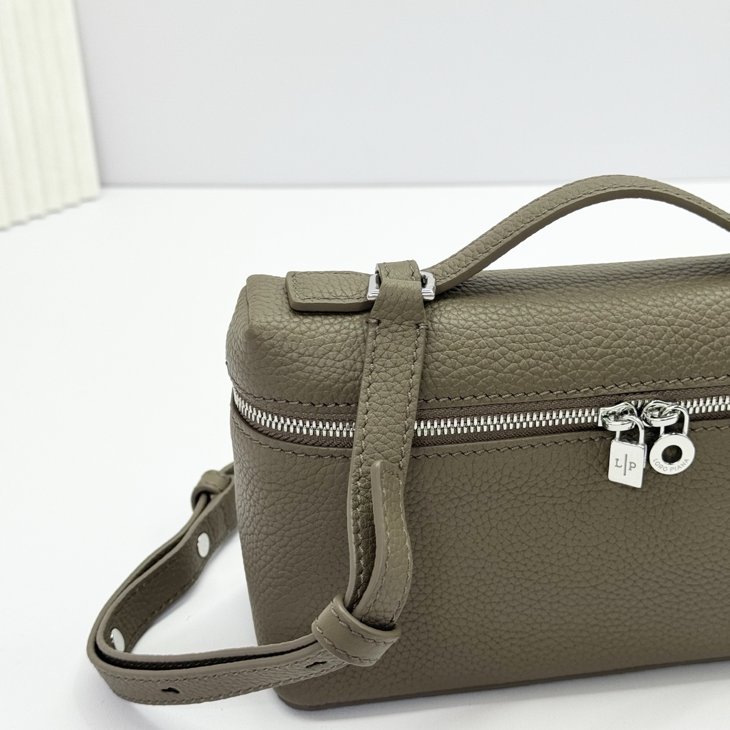 Extra pocket leather bag Loro Piana green in Leather