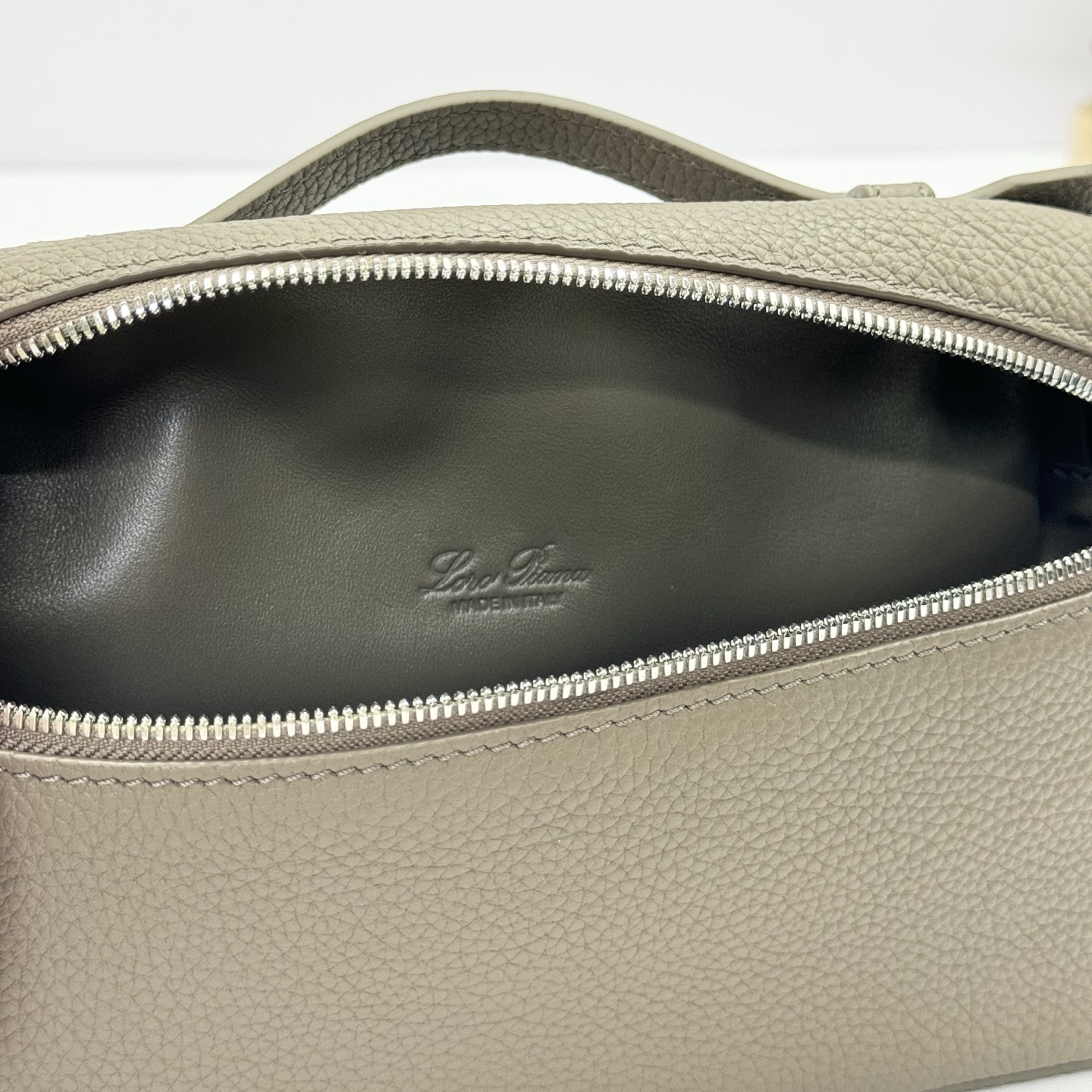Extra pocket leather bag Loro Piana green in Leather