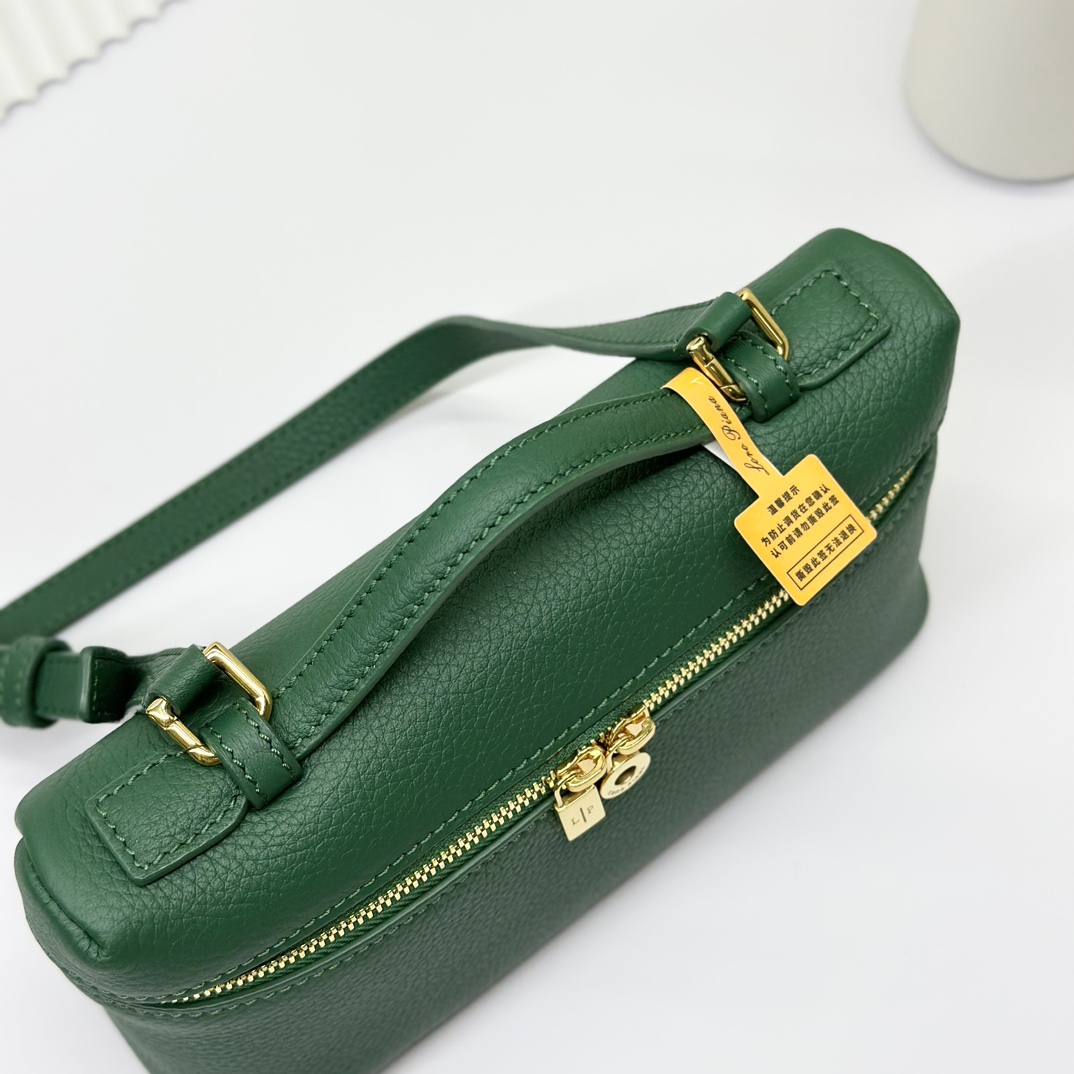 Loro Piana Green Leather Zip L19 Pouch Loro Piana |