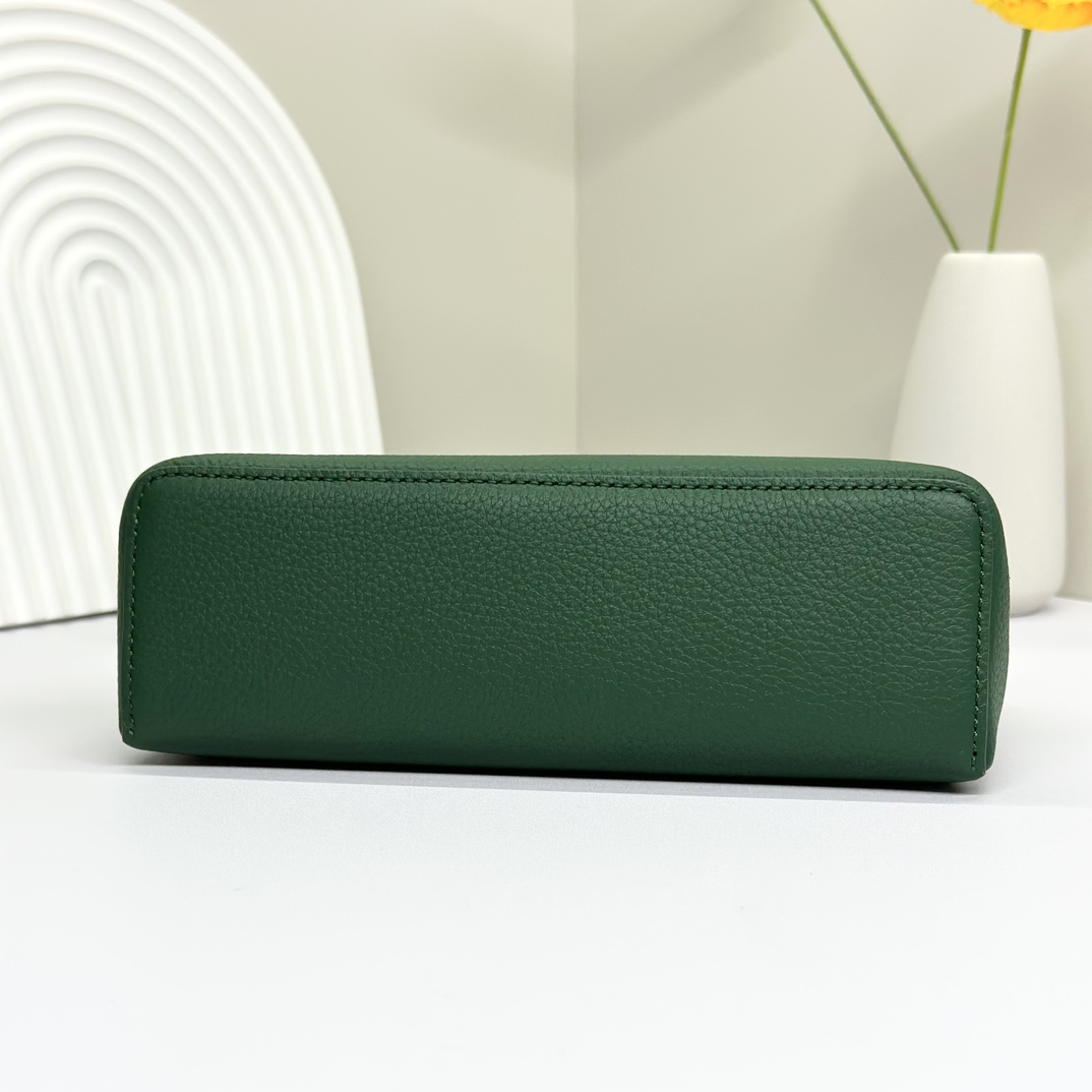 Loro Piana Green Leather Zip L19 Pouch Loro Piana |