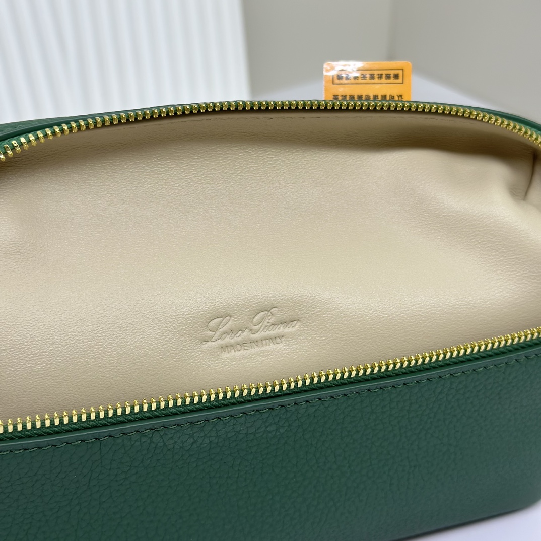 Loro Piana Green Leather Zip L19 Pouch Loro Piana |