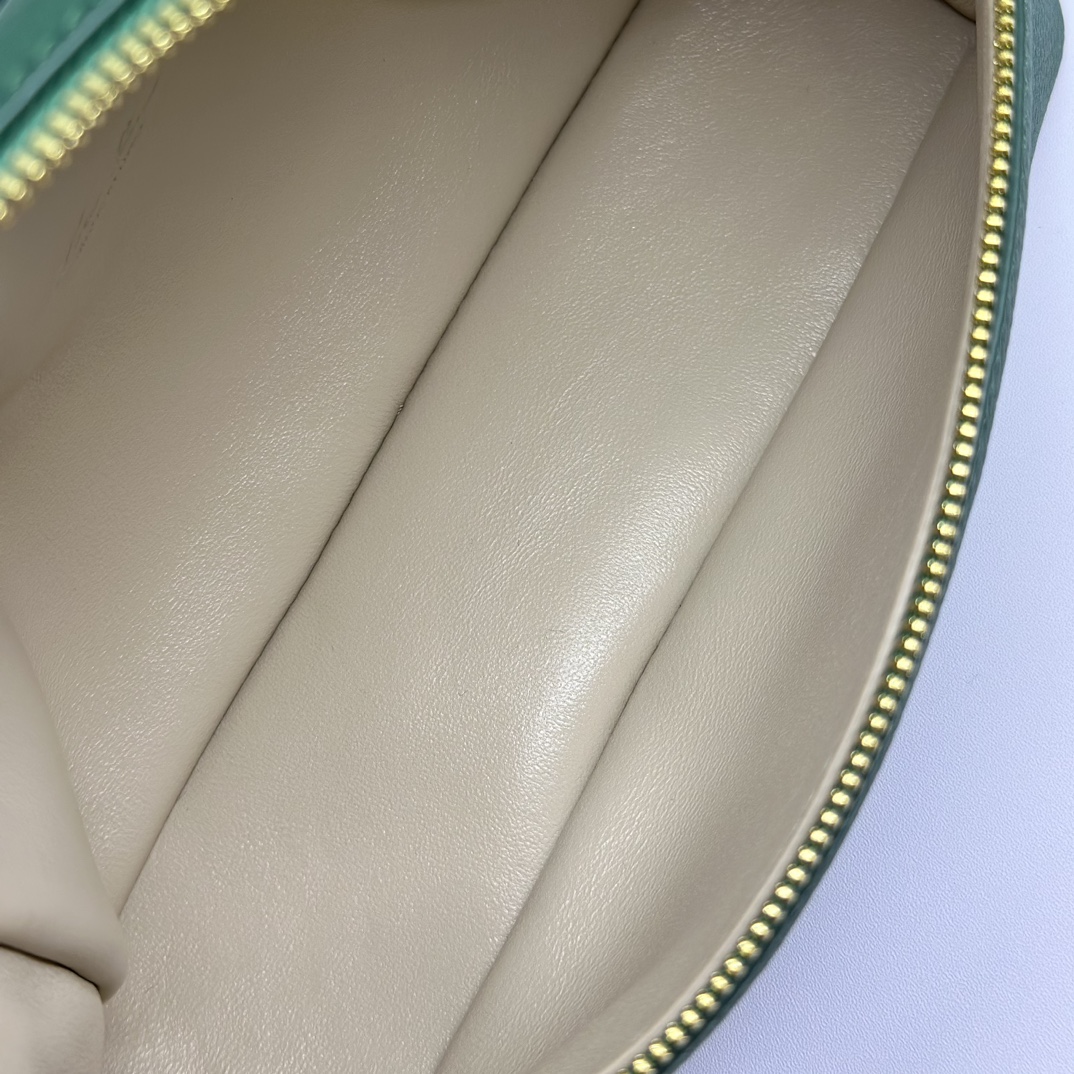 Loro Piana Green Leather Zip L19 Pouch Loro Piana |