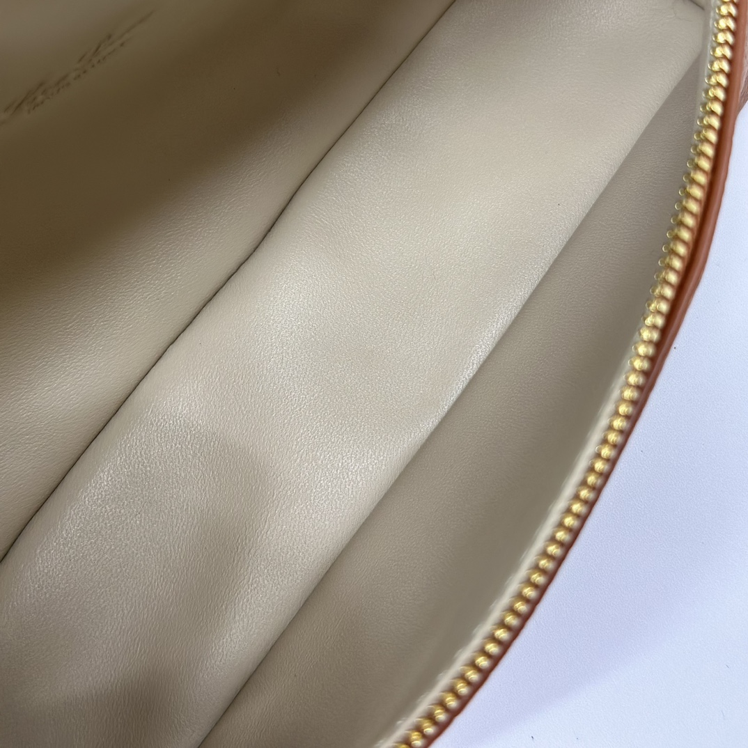 Leather bag Loro Piana Camel in Leather - 39208743