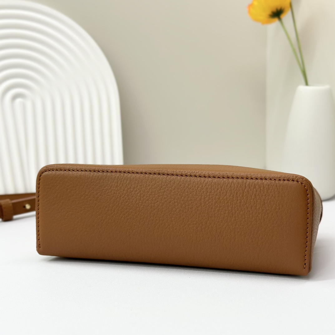 Leather bag Loro Piana Camel in Leather - 39208743