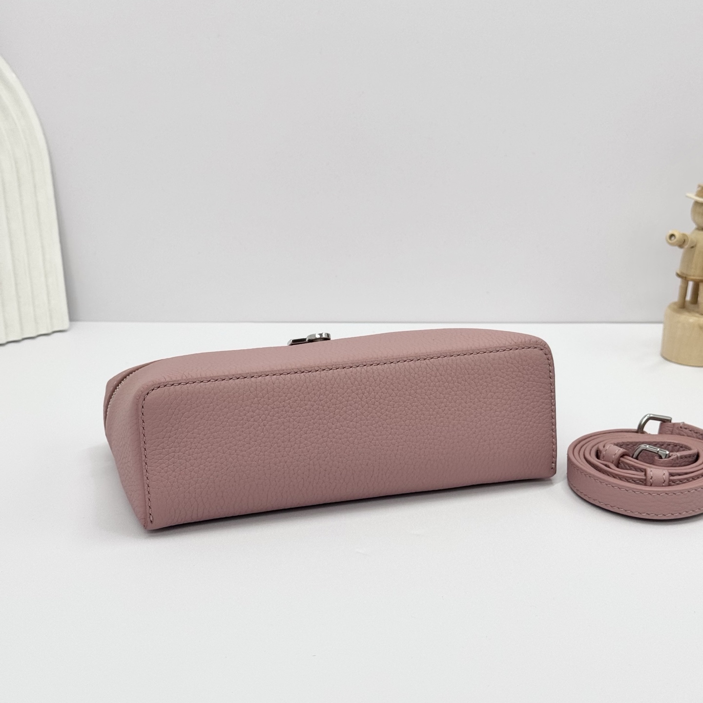 Leather handbag Loro Piana pink in Leather - 42043951